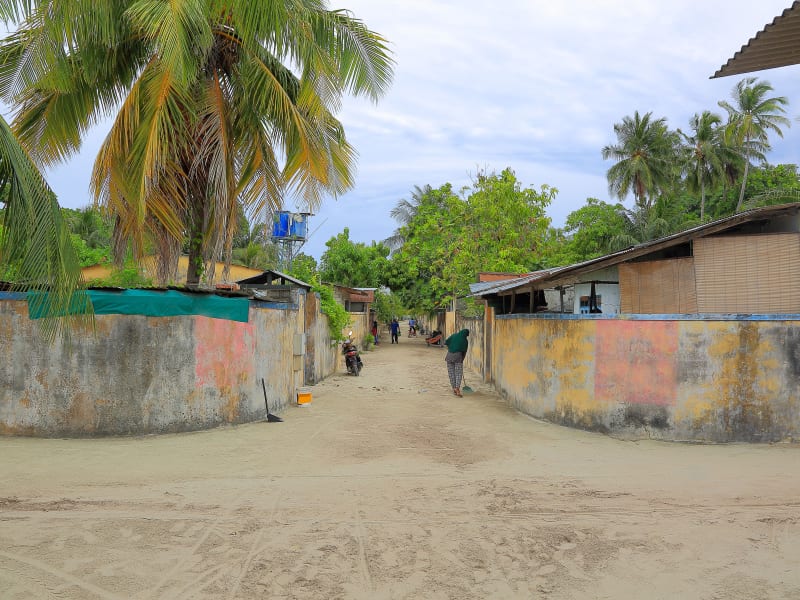Dhangethi island guide